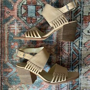 NEVER WORN Vince Camuto Karmelo Sandals 8.5